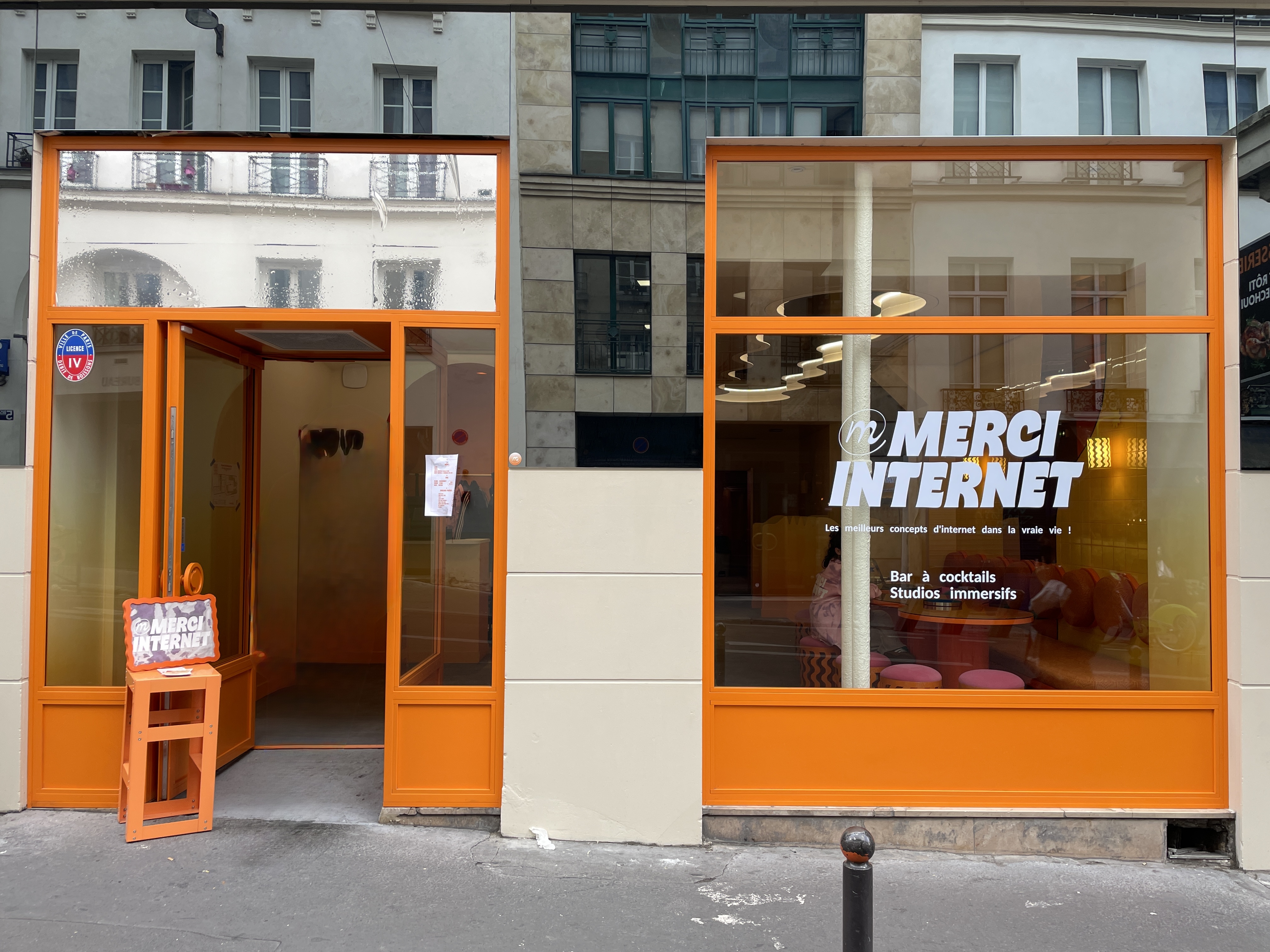 Merci Internet — orange custom speakers in a Parisian bar